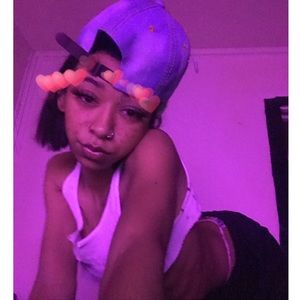 Meet your Posher, Damia